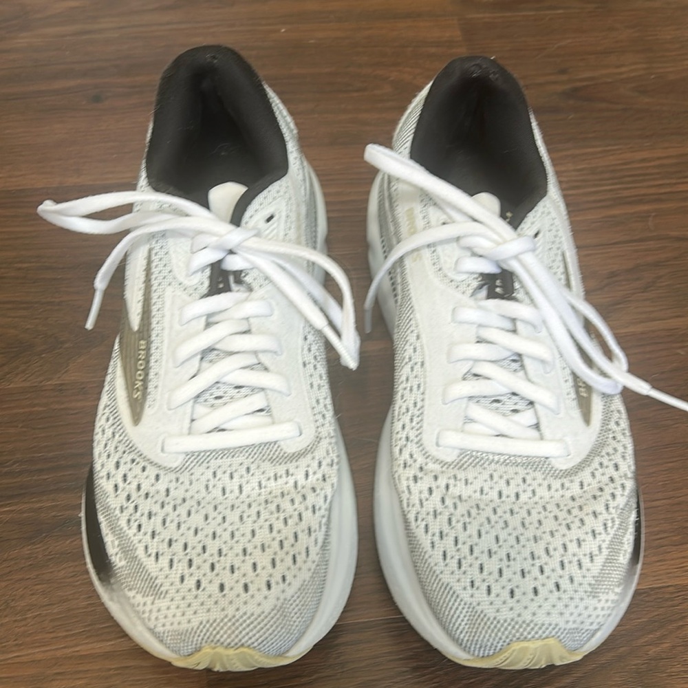 Brooks running shoes size 7.5
